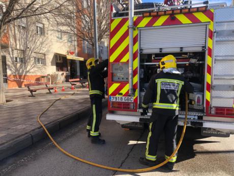 Un hombre de 52 años, hospitalizado por inhalación de humo tras un incendio en su churrería de Cuenca