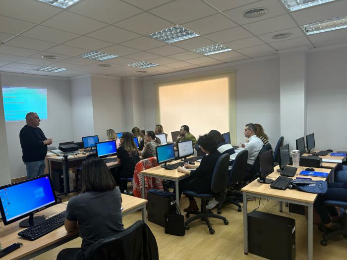 Dieciséis empresas y profesionales de ACESANC se forman en el uso de Instagram para impulsar sus negocios