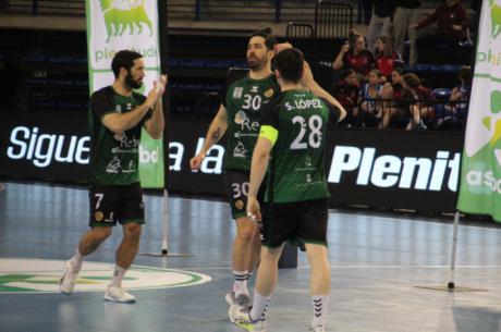 El BM Logroño arrolla de nuevo al Cuenca y se afianza en la zona alta de la Asobal (38-26)