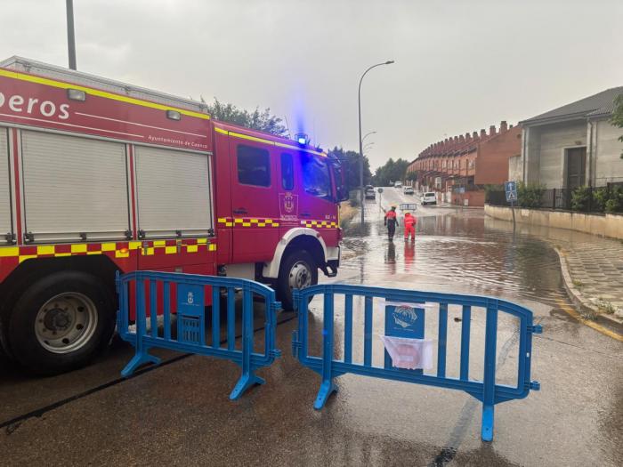 La tormenta causa caída de árboles, filtraciones y achiques en varios puntos de Cuenca