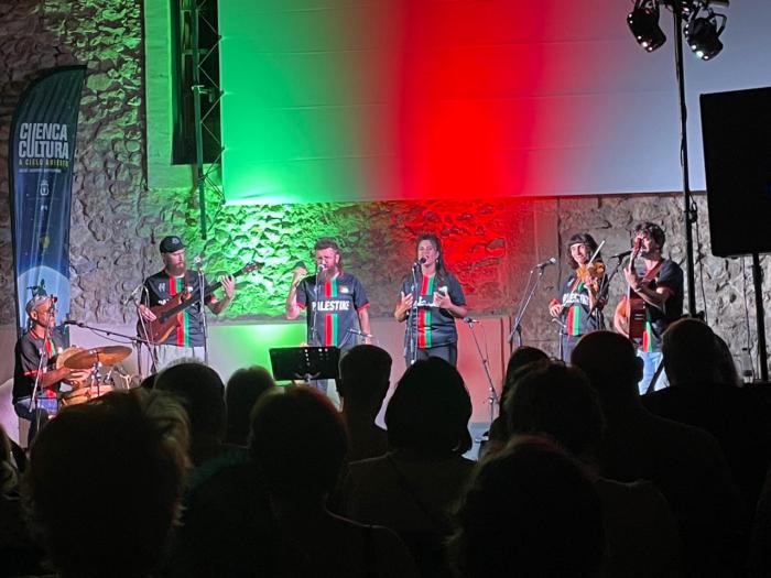 Collado Project llena la plaza de la Merced de música, solidaridad y conciencia en Cuenca
 