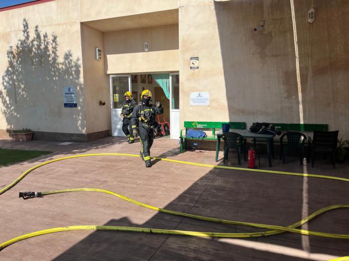 Los bomberos controlan un incendio en una nave de Aspadec en Cuenca