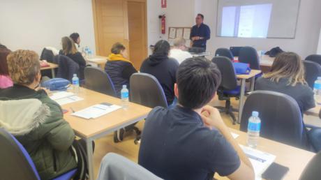 Empresarios de San Clemente y comarca se forman en comercio exterior y liderazgo para potenciar sus ventas