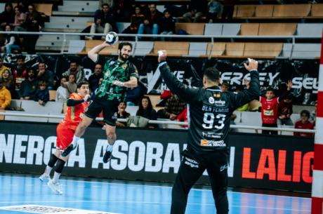 El Bada Huesca se impone al BM Cuenca en un partido intenso (30-25)