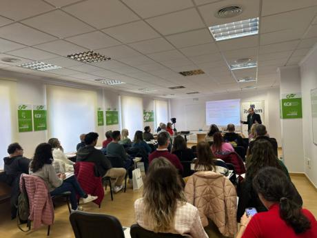 La facturación electrónica centra el interés del tejido empresarial de San Clemente