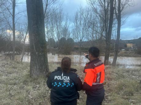 Nuevo desalojo del paraje del Royo ante la crecida del Júcar, ya en nivel naranja