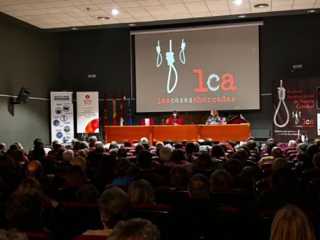 Debate, humor y homenaje en una jornada redonda de Las Casas Ahorcadas