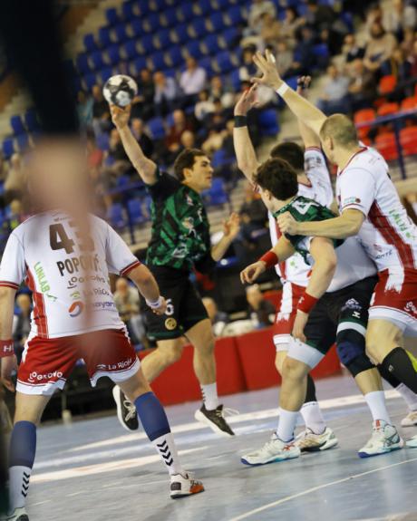 El BM Cuenca cae en el último segundo en Logroño tras rozar la hazaña (32-31)