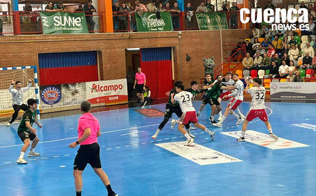 Gándara desata la locura en el último suspiro y da un triunfo vital al BM Cuenca (33-32)