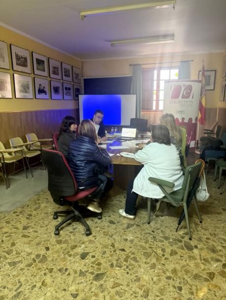 Mujeres emprendedoras de Cañete reciben asesoramiento para poner en marcha sus negocios