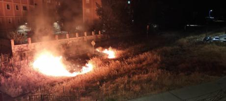 Fuego en los terrenos de ADIF junto al Paseo de San Antonio de Cuenca