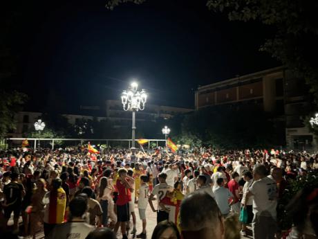 Locura en Cuenca por el Mundial: miles de aficionados celebran la segunda estrella de España